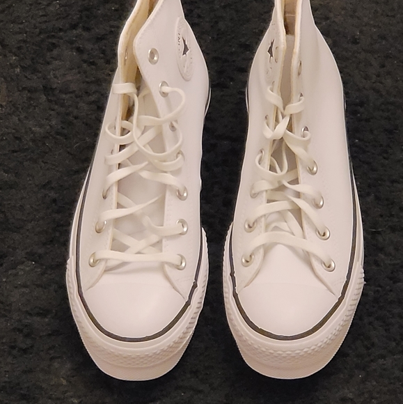 Woman's U.S 9.5 (NEW) (WITH OUT BOX) CONVERSE  CHUCK TAYLOR PLATFORM OX EDITION - Picture 1 of 2